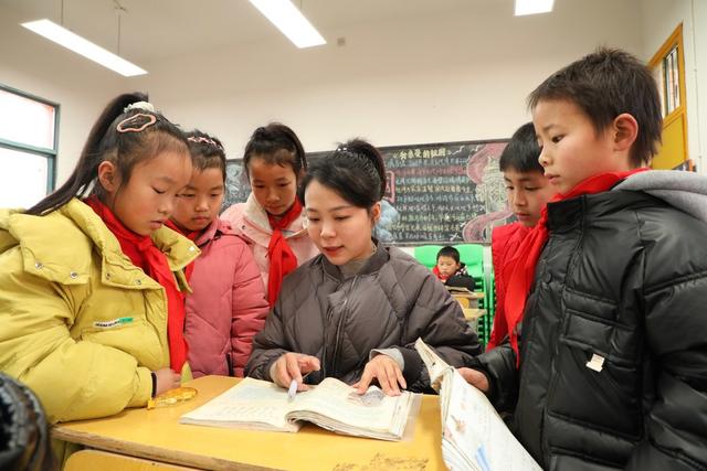 带着女儿跨千里去支教