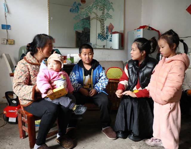 带着女儿跨千里去支教