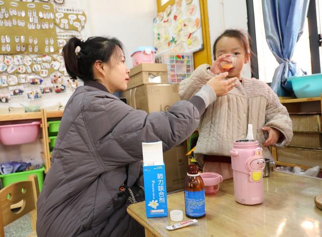 带着女儿跨千里去支教