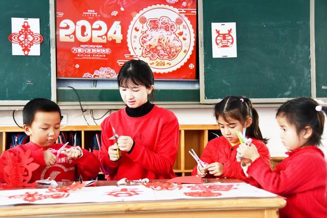 学剪纸 迎新春