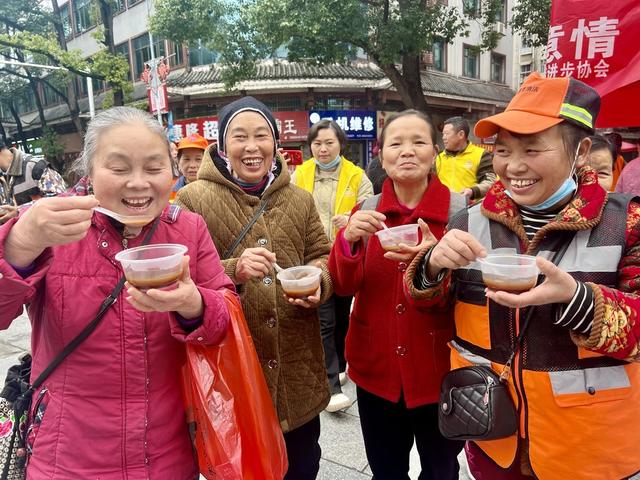浓情腊八粥  暖心送祝福
