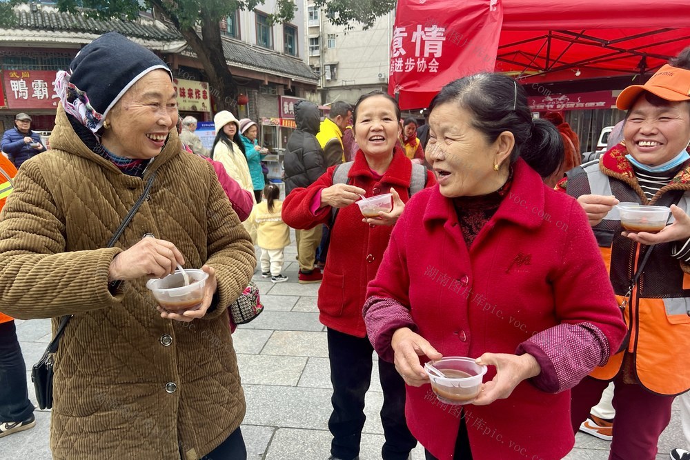 浓情腊八粥  暖心送祝福
