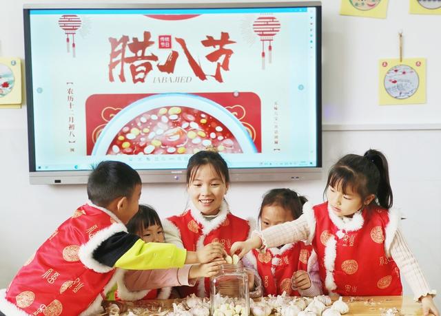 腊八节  品民俗