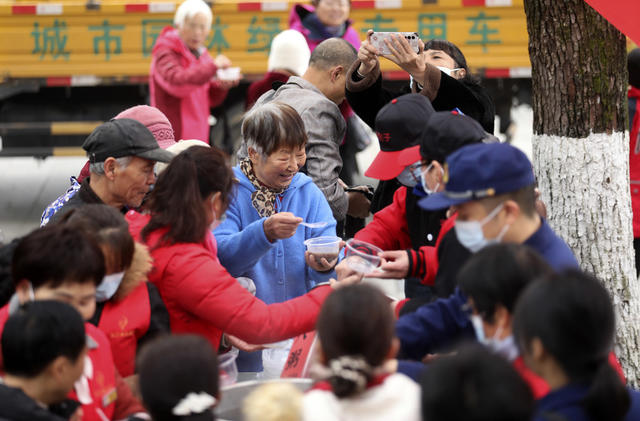 腊八节 腊八粥 志愿者 寒冬 送温暖