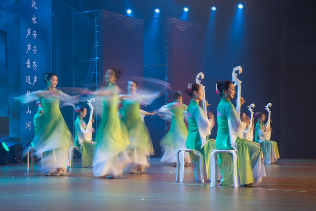 春联  文艺  表演  春节艺术家  工人