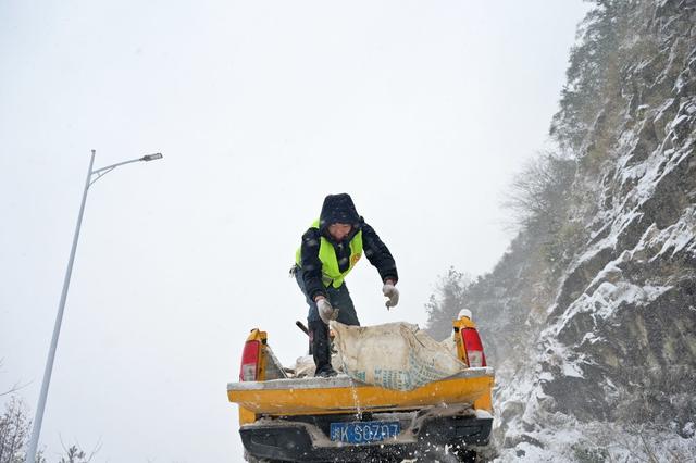 雪  救灾  保畅通  交通  天气  抗冰