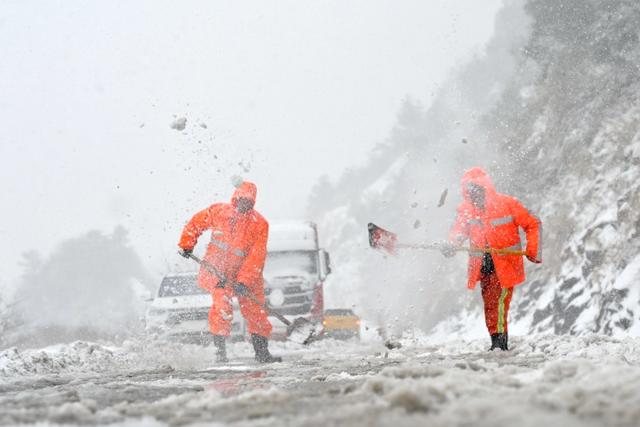 雪  救灾  保畅通  交通  天气  抗冰
