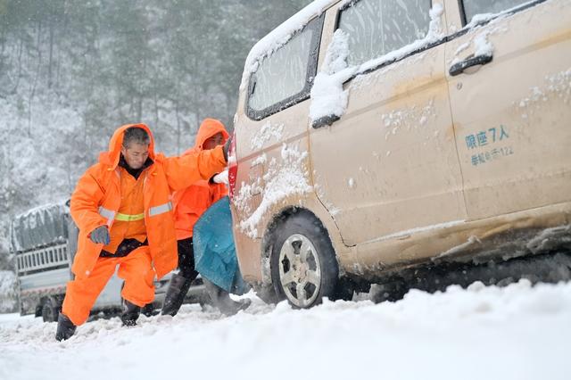 雪  救灾  保畅通  交通  天气  抗冰