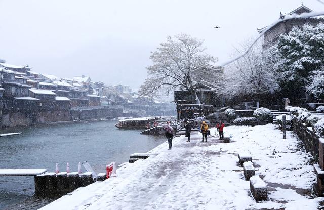 湘西大地  第一场雪  凤凰古城  沱江 古建筑  山水画卷 