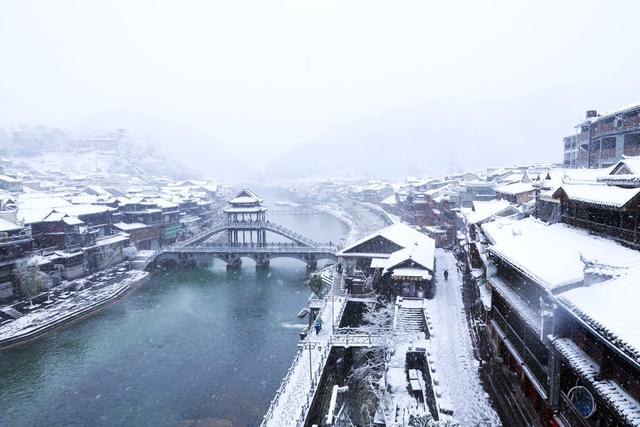 湘西大地  第一场雪  凤凰古城  沱江 古建筑  山水画卷 