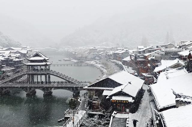 湘西大地  第一场雪  凤凰古城  沱江 古建筑  山水画卷 