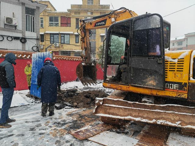 自来水 抢修 大雪 