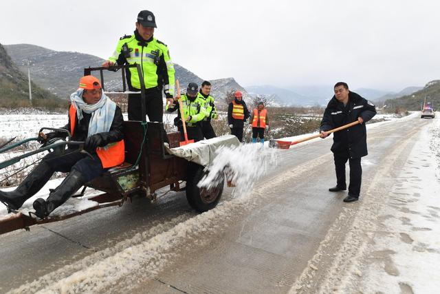 江永 撒盐  抗冰 保路通
