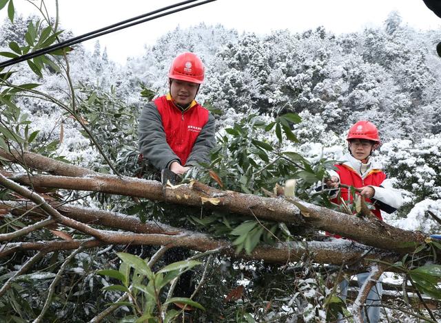 踏雪抢修保供电