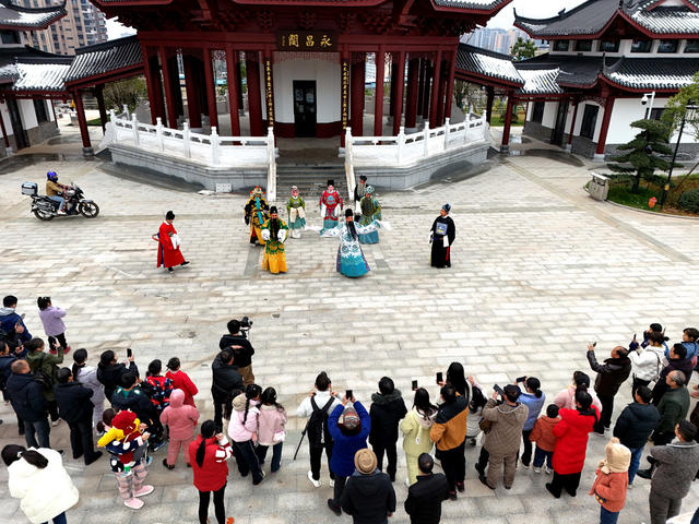 戏曲  文化  渔鼓  歌舞  表演  非遗  节日  春节  文化大餐  乐享 曲艺  公园   表演