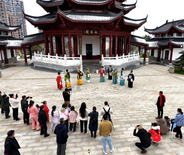 戏曲  文化  渔鼓  歌舞  表演  非遗  节日  春节  文化大餐  乐享 曲艺  公园   表演