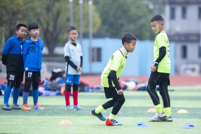 娄底 足球 冬训 球员