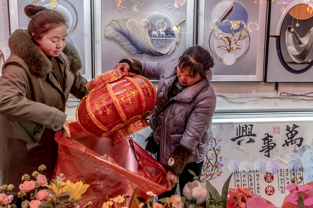 买个   灯笼     过大年
