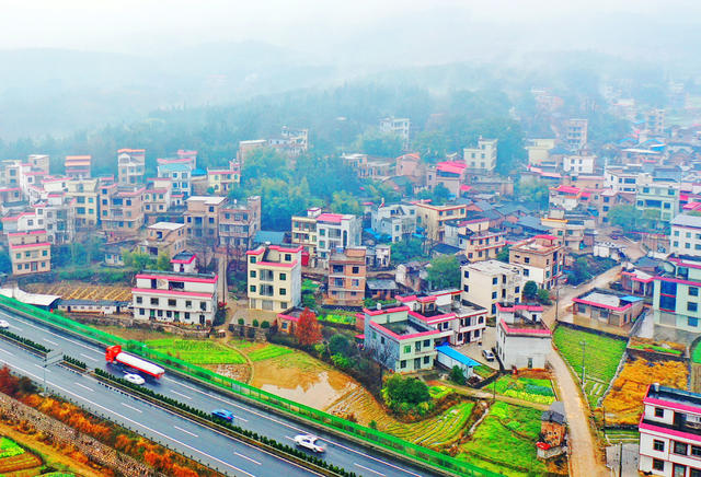 湖南蓝山：公路畅  乡村美  