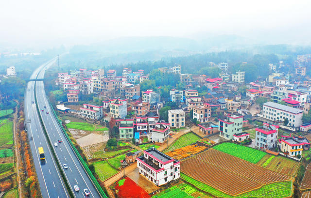 湖南蓝山：公路畅  乡村美  