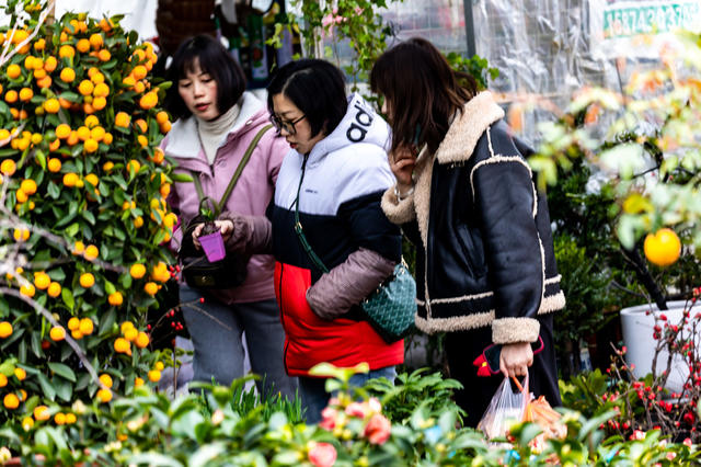 市场 春节  湘西  民族  服饰  