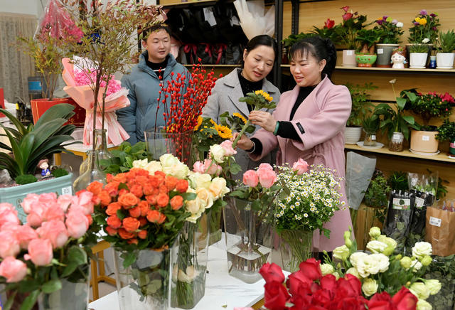 花卉  花卉市场 顾客 喜庆  春节  装扮家居  生意红火 选购花卉  花店 