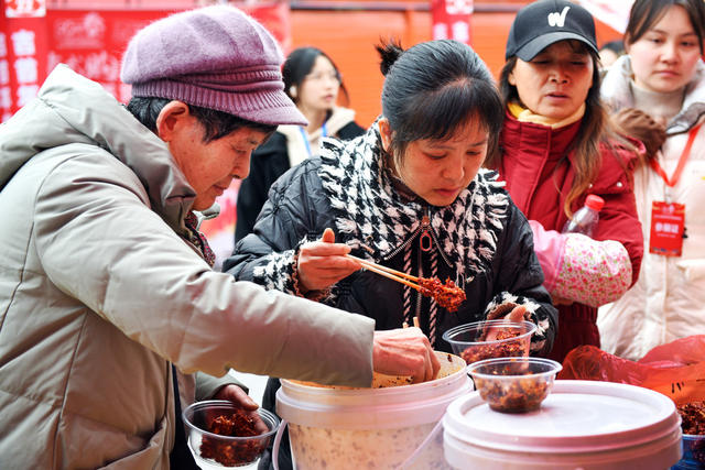 年货  购销 年味 帮扶 商户 市民