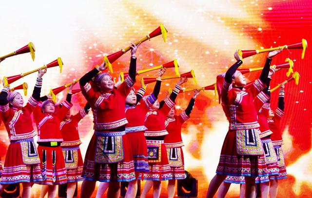 “村晚”“民星”舞起来