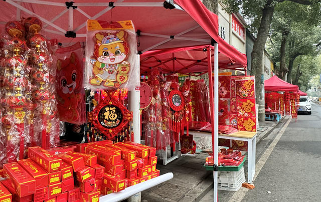历史名街灯笼对联满街红