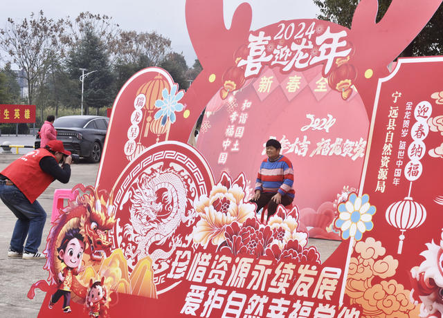 湖南宁远： 摄影进乡村  温暖全家福