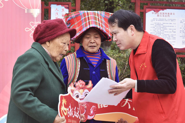 湖南宁远： 摄影进乡村  温暖全家福