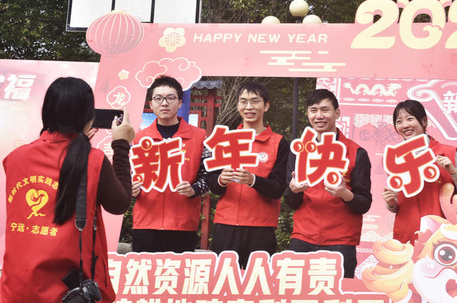 湖南宁远： 摄影进乡村  温暖全家福