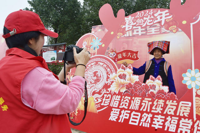 湖南宁远： 摄影进乡村  温暖全家福