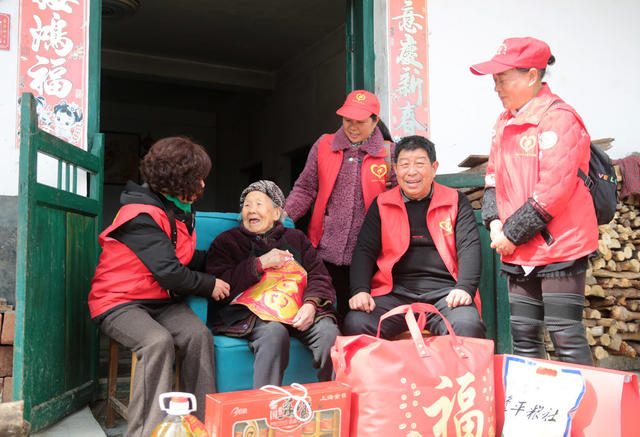 湖南桂东 百岁老人 笑 春节