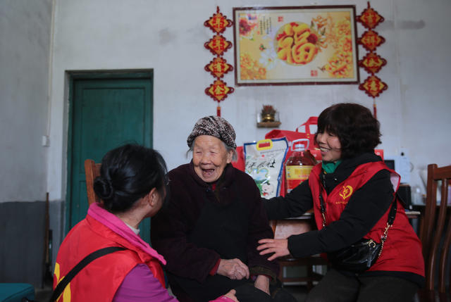 湖南桂东 百岁老人 笑 春节