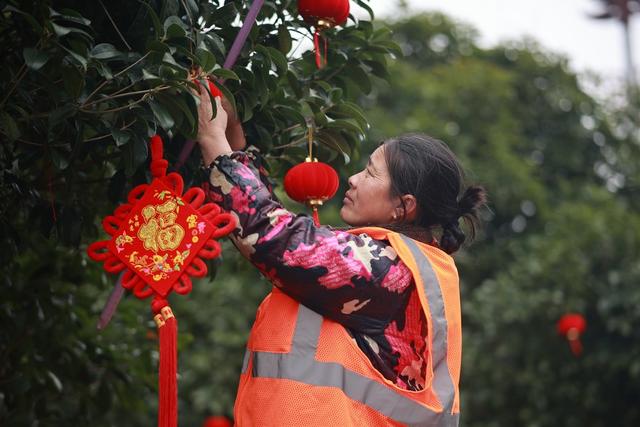 春节、迎新春、迎春饰品、节日氛围、社会治理