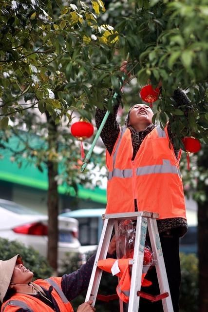 春节、迎新春、迎春饰品、节日氛围、社会治理