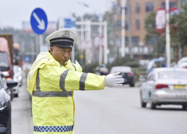 湖南嘉禾：护航春运保畅通