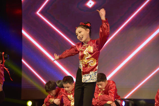 新春   新年  少儿   过年     欢庆  小年   