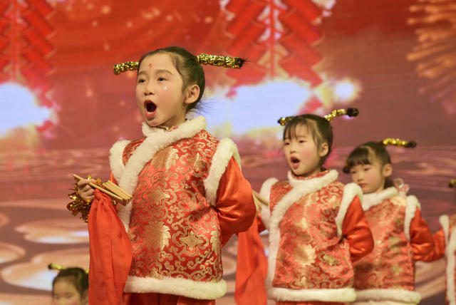 新春   新年  少儿   过年     欢庆  小年   