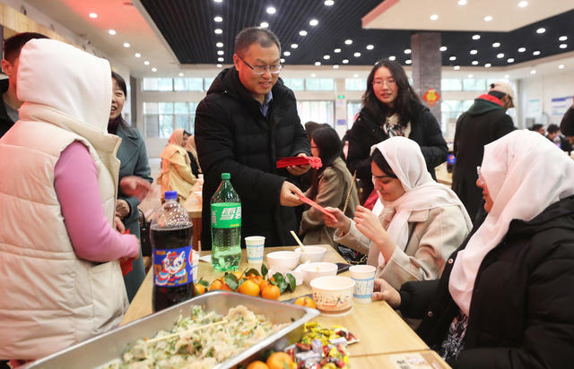 包饺子 过小年 大学生 留学生 南华大学