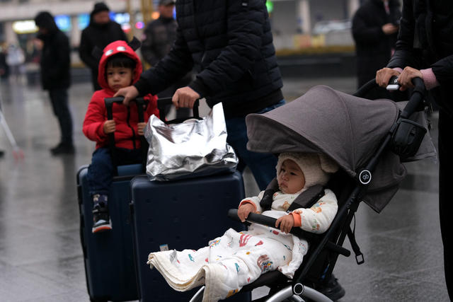 春运路上， “小候鸟”，归巢