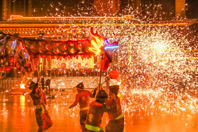 民俗 春节 火龙钢花 非遗 传统文化
