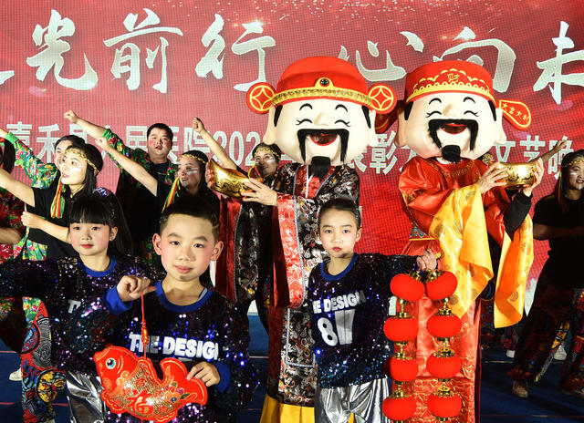 湖南嘉禾：载歌载舞迎新春