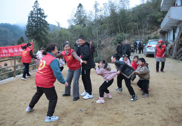 湖南桂东 城 乡 手 童年 老鹰抓小鸡