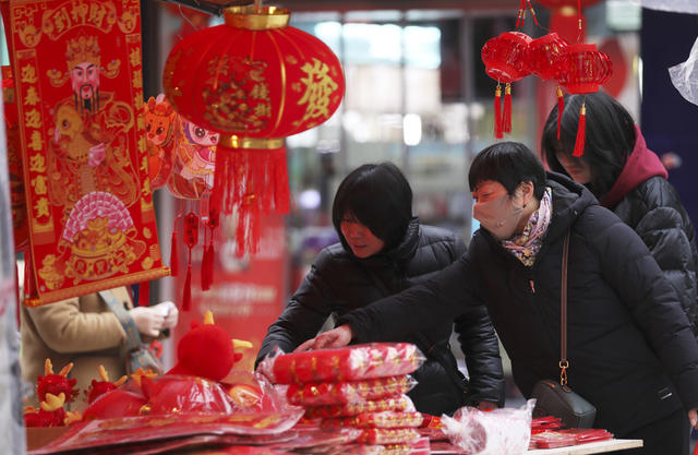 春节 迎新春 节庆饰品 年味 年货市场