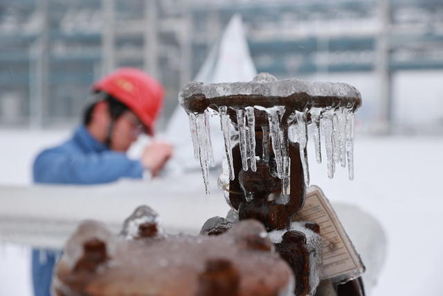 迎战持续低温雨雪冰冻天气