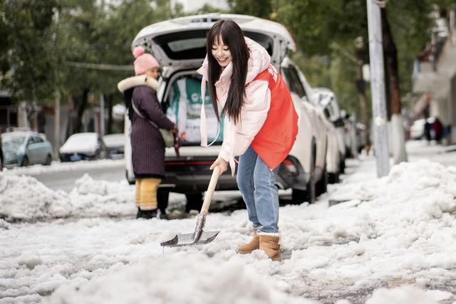 冰雪 春运 警察 交警 除雪 党员 