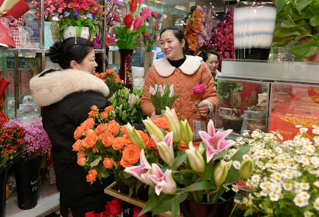 花卉  花卉市场 顾客 喜庆  春节 消费 选购花卉  花店  年货市场