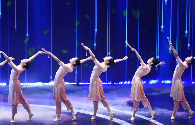 郴州市：载歌载舞 喜迎新年